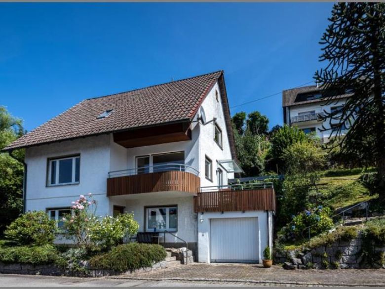 Einfamilienhaus mit Elw von Einzugsbereit! Sehr gepflegtes, wohnliches Einfamilienhaus - auch mit ELW! in Ottenhöfen bei Dhonau Immobilien-Makler Ortenau