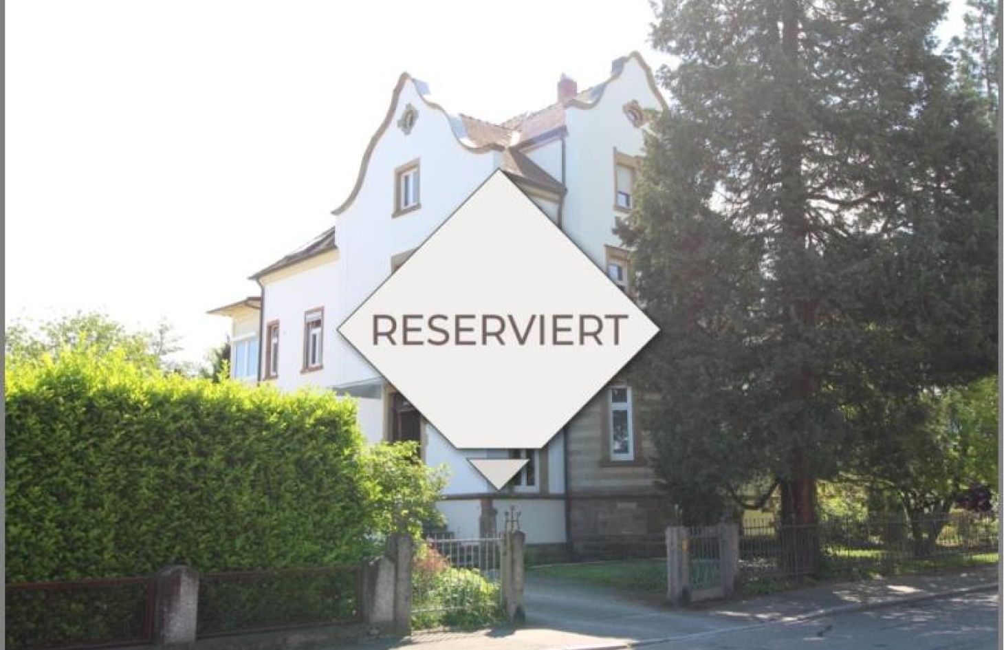 reserviert von Frisch sanierte 4-Zi.-EG-Wohnung in Altbauvilla mit 2 Stellplätzen in Achern bei Dhonau Immobilien-Makler Ortenau