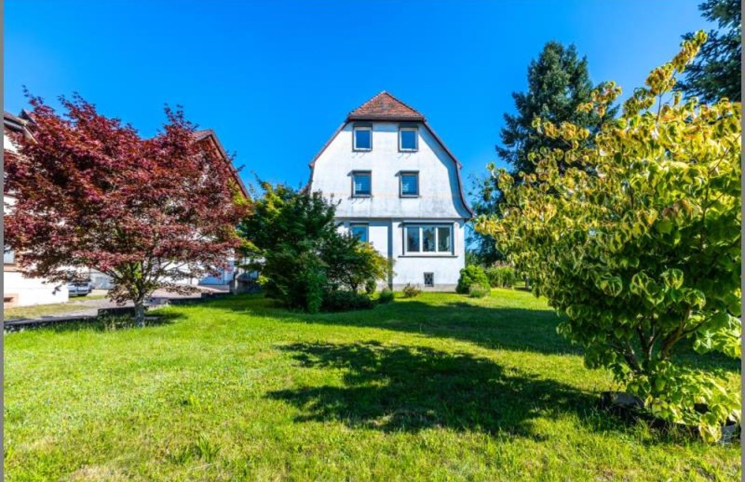 mit großem Vorgarten von Einfamilienhaus / 3 Wohnungen & großes Grundstück in Sasbach bei Dhonau Immobilien-Makler Ortenau