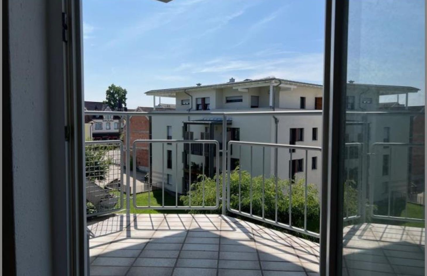 Balkon von 2-Zi.-DG-Wohnung. Tiefgarage. Aufzug. Zentral in Achern. in Achern bei Dhonau Immobilien-Makler Ortenau