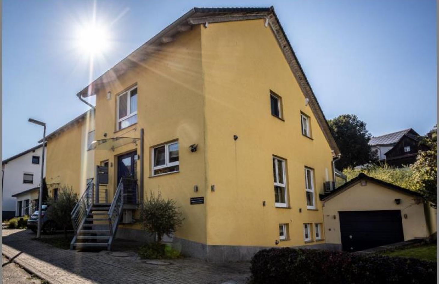 Doppelhaushälfte 1 von 2 von Zweifamilienhaus/Mehrgenerationenhaus - 2 DHH kombinierbar in Top-Lage! in Oberkirch bei Dhonau Immobilien-Makler Ortenau