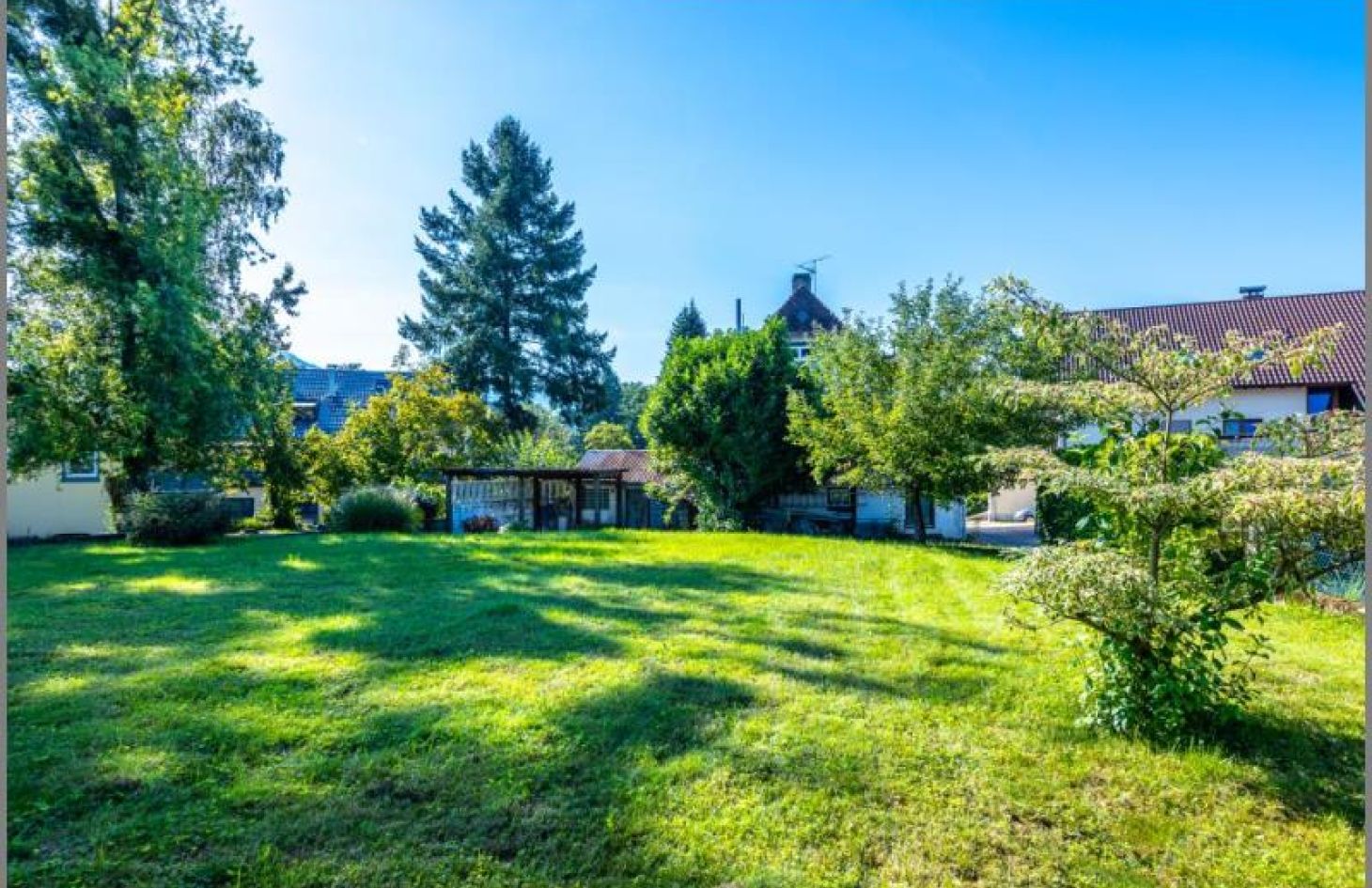 Rückwärtiges Grundstück von Einfamilienhaus / 3 Wohnungen & großes Grundstück in Sasbach bei Dhonau Immobilien-Makler Ortenau