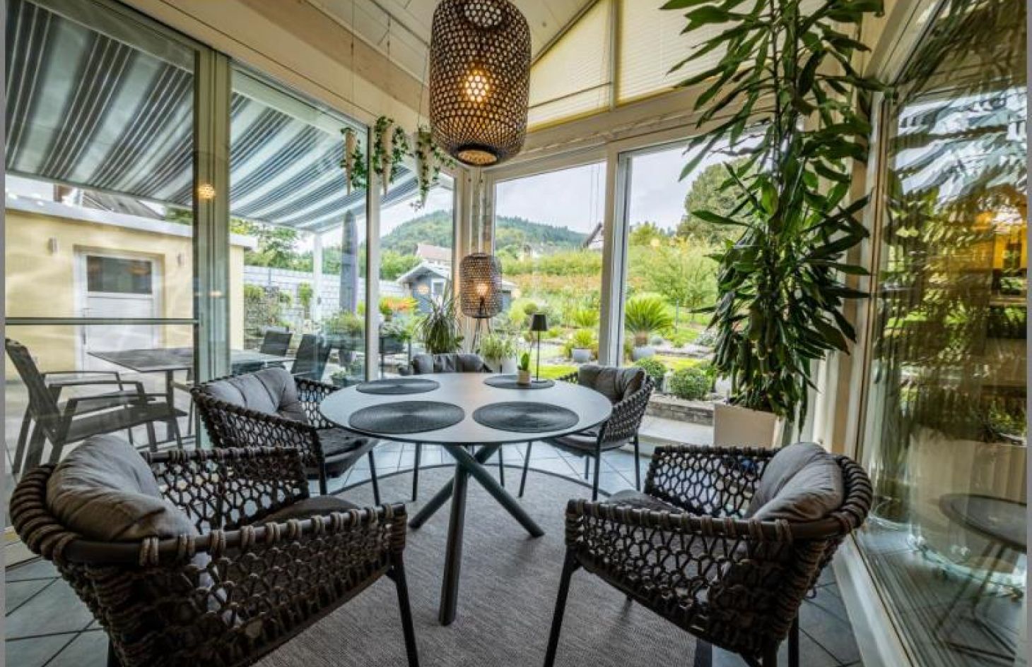 Wintergarten EG von Schöne, modernisierte Doppelhaushälfte 2 von 2 in ruhiger Lage!
 in Oberkirch bei Dhonau Immobilien-Makler Ortenau