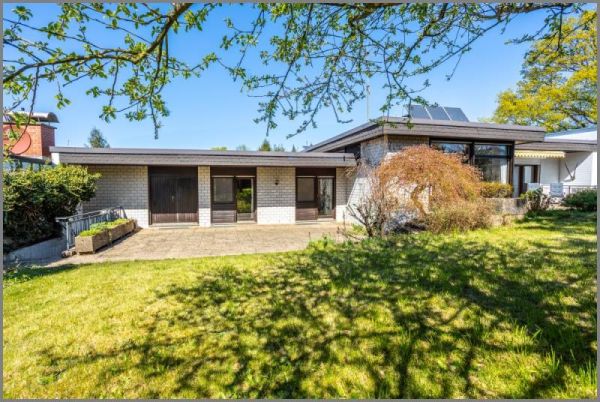 Hausansicht Südseite von Exklusives EFH! Ein Raumwunder als doppelter Bungalow plus TG! in Achern bei Dhonau Immobilien-Makler Ortenau