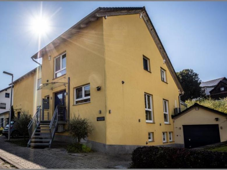 Doppelhaushälfte 1 von 2 von Zweifamilienhaus/Mehrgenerationenhaus - 2 DHH kombinierbar in Top-Lage! in Oberkirch bei Dhonau Immobilien-Makler Ortenau