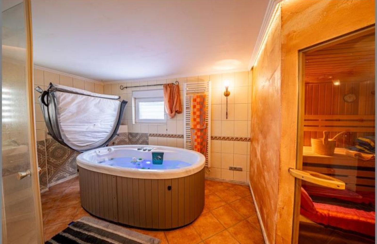 Jacuzzi / Sauna KG von Schicke, moderne Wohlfühloase! DHH 1 von 2 in ruhiger Lage! in Oberkirch bei Dhonau Immobilien-Makler Ortenau