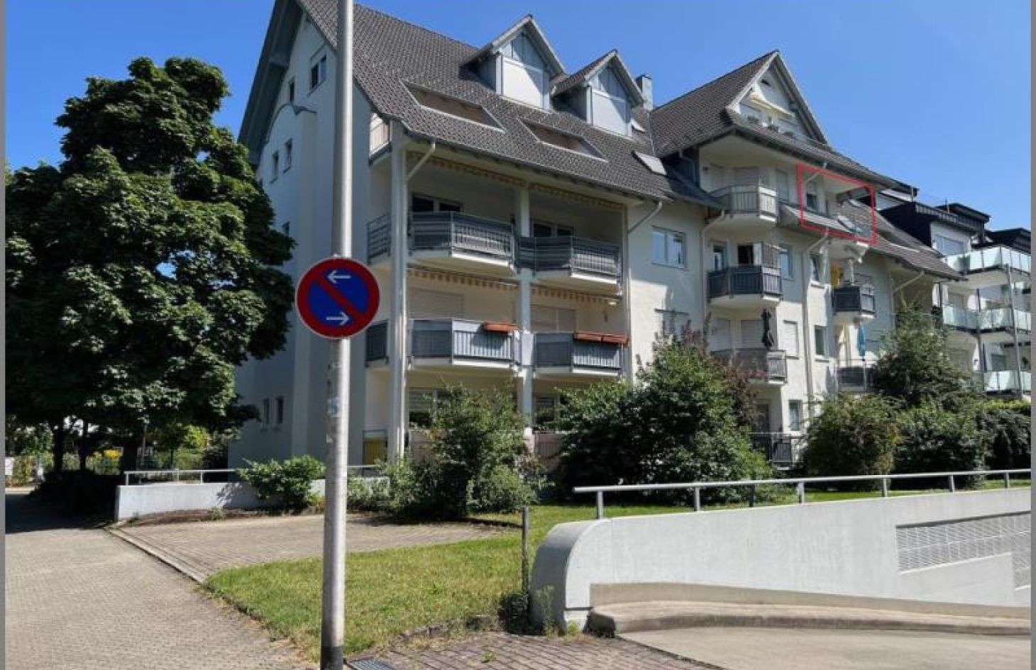 Hausansicht / Wohnung von 2-Zi.-DG-Wohnung. Tiefgarage. Aufzug. Zentral in Achern. in Achern bei Dhonau Immobilien-Makler Ortenau