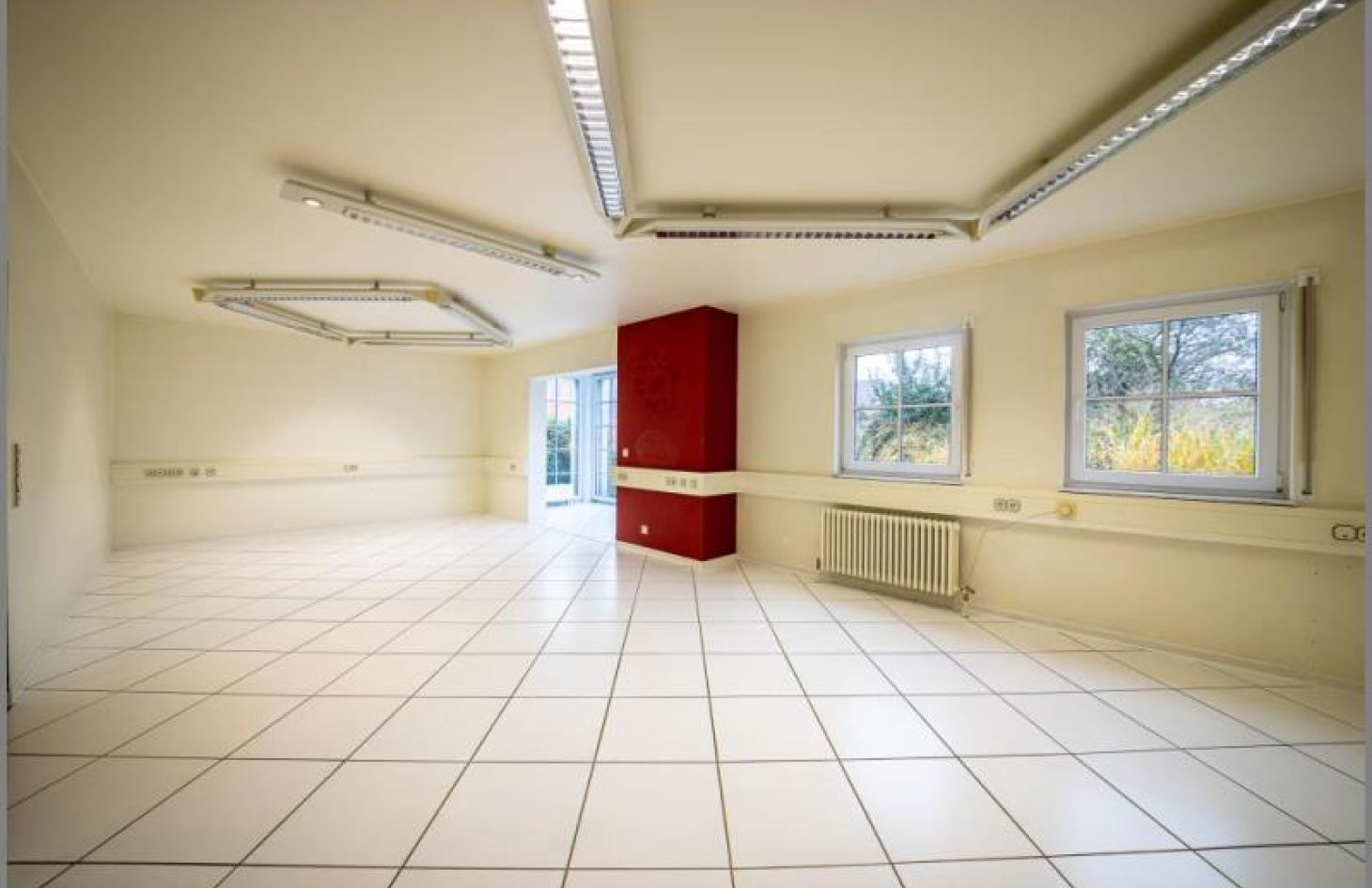 Großraum-Büro 1 von Erstklassige, freundlich-helle Büroräume (EG 167 m²) in Achern-Oberachern bei Dhonau Immobilien-Makler Ortenau