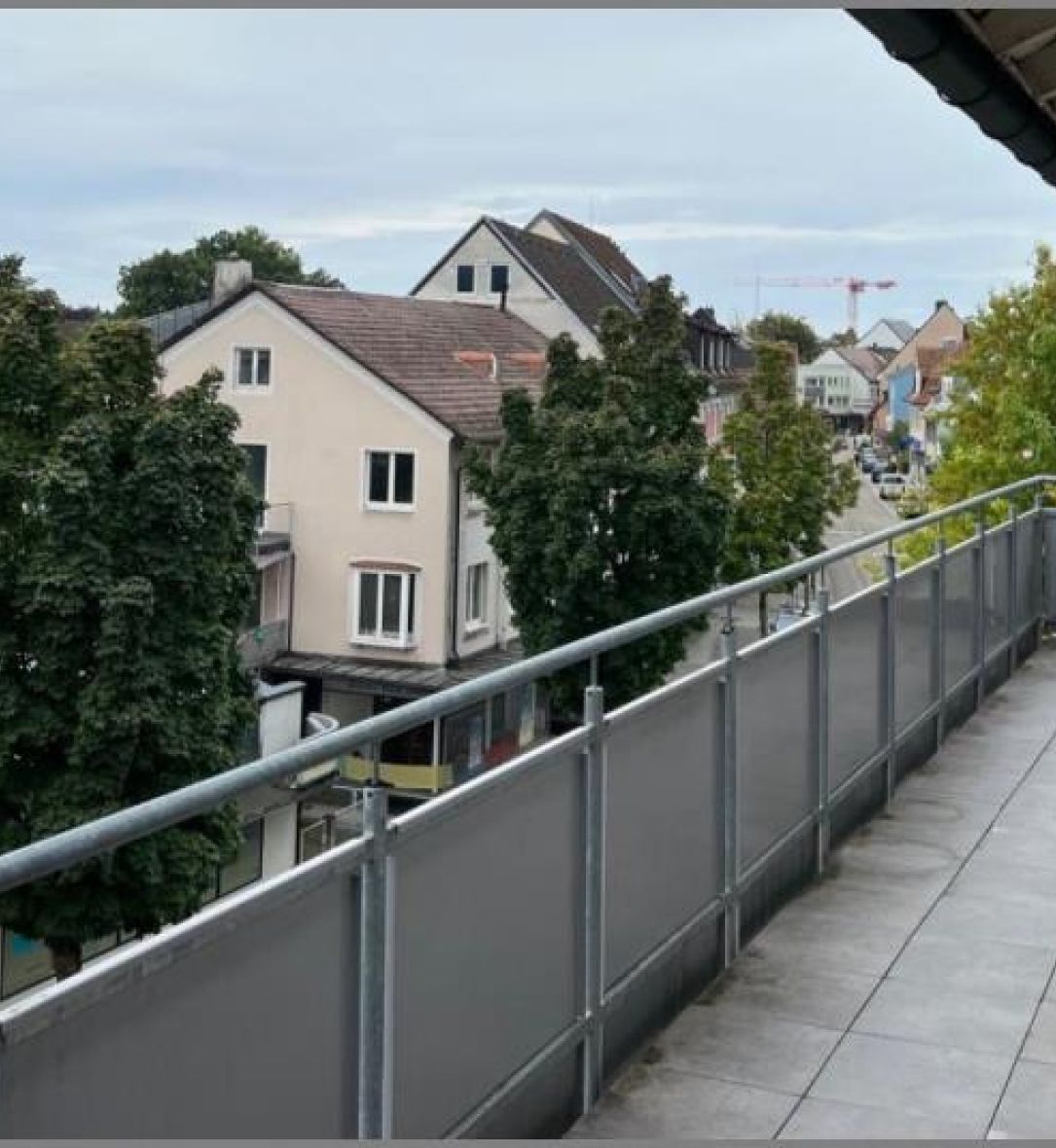 Balkon zur Hauptstraße von 3-Zimmer-Wohnung im 3 OG mit zwei Balkonen zentral in Achern in Achern bei Dhonau Immobilien-Makler Ortenau