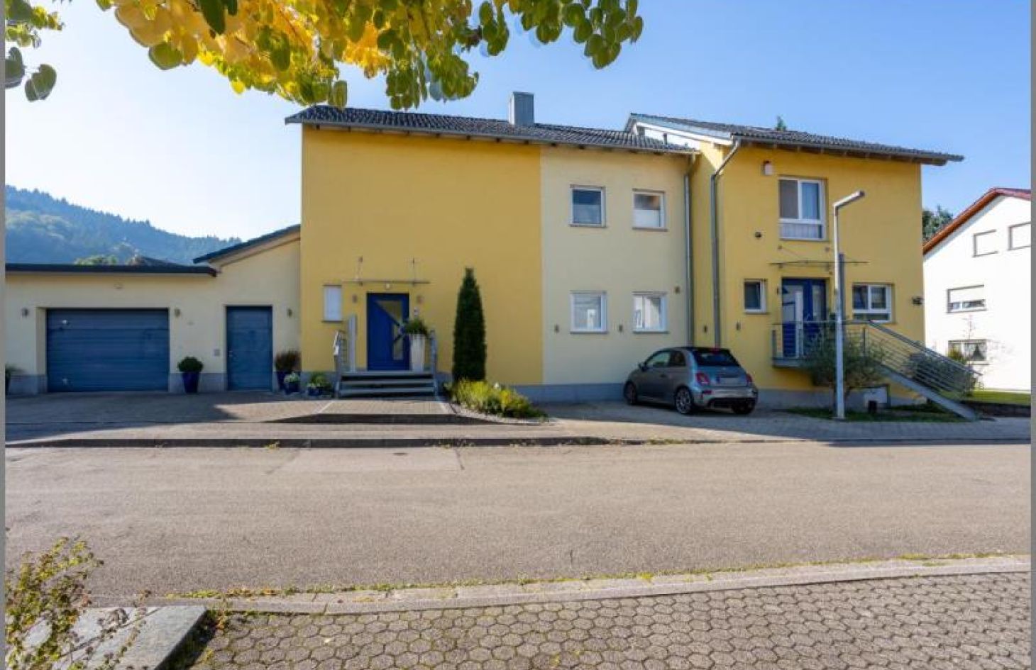 Mehrgenarationenhaus von Zweifamilienhaus/Mehrgenerationenhaus - 2 DHH kombinierbar in Top-Lage! in Oberkirch bei Dhonau Immobilien-Makler Ortenau