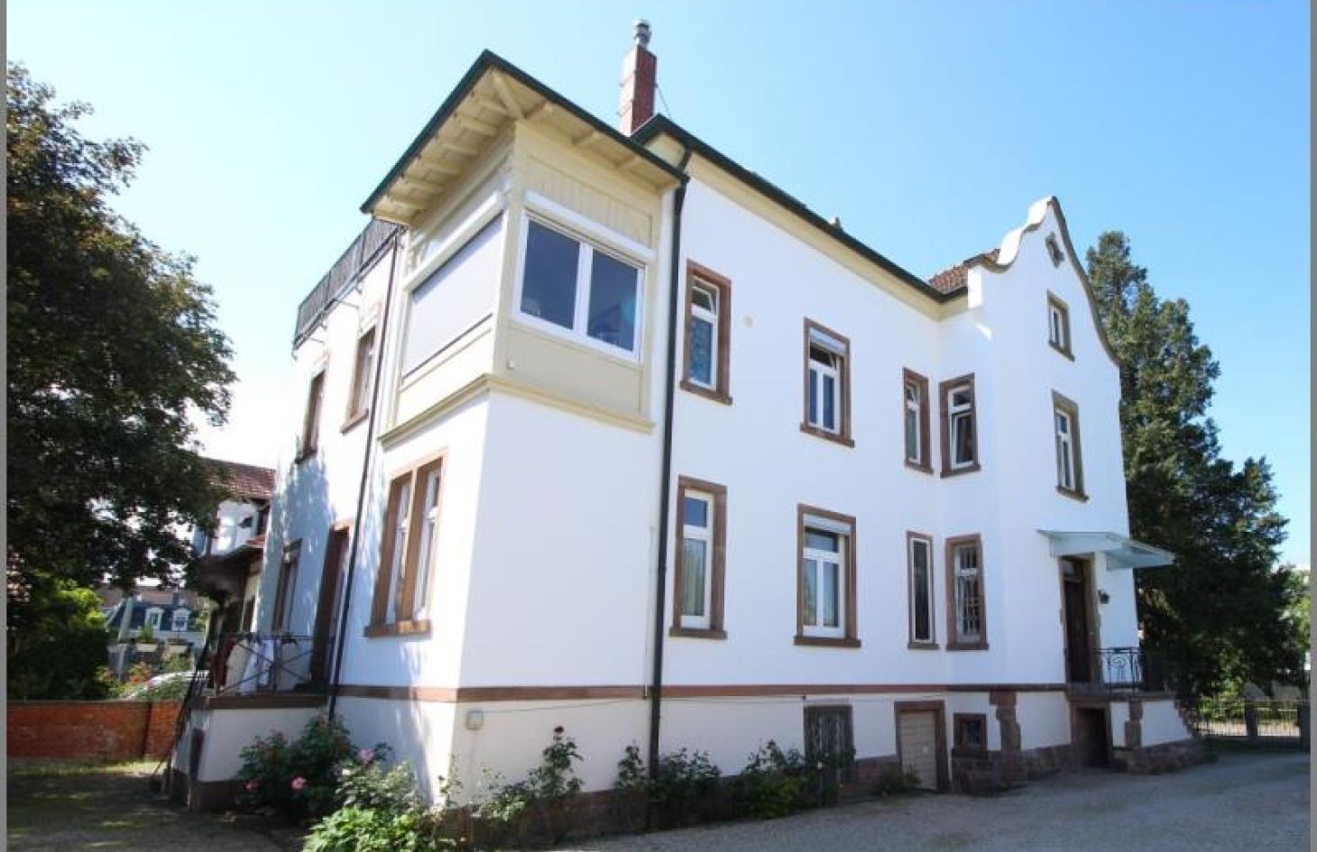 Haus von Frisch sanierte 4-Zi.-EG-Wohnung in Altbauvilla mit 2 Stellplätzen in Achern bei Dhonau Immobilien-Makler Ortenau