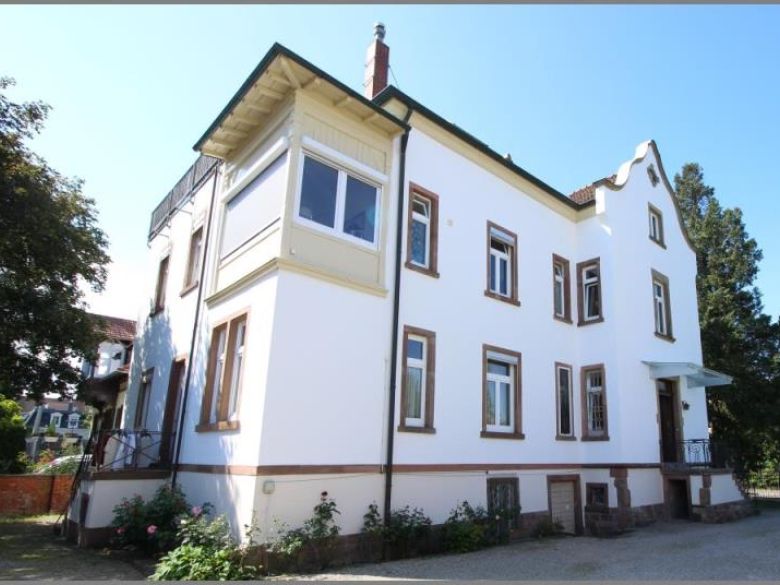 Haus von Frisch sanierte 4-Zi.-EG-Wohnung in Altbauvilla mit 2 Stellplätzen in Achern bei Dhonau Immobilien-Makler Ortenau