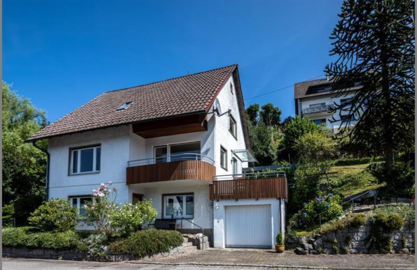 Einfamilienhaus mit Elw von Einzugsbereit! Sehr gepflegtes, wohnliches Einfamilienhaus - auch mit ELW! in Ottenhöfen bei Dhonau Immobilien-Makler Ortenau