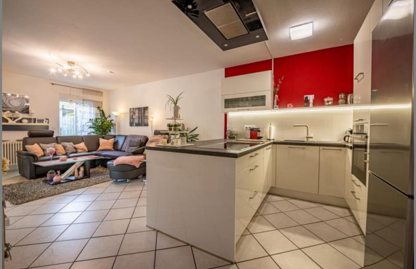 Kochen EG (inkl. EBK) von Schöne, modernisierte Doppelhaushälfte 2 von 2 in ruhiger Lage!
 in Oberkirch bei Dhonau Immobilien-Makler Ortenau