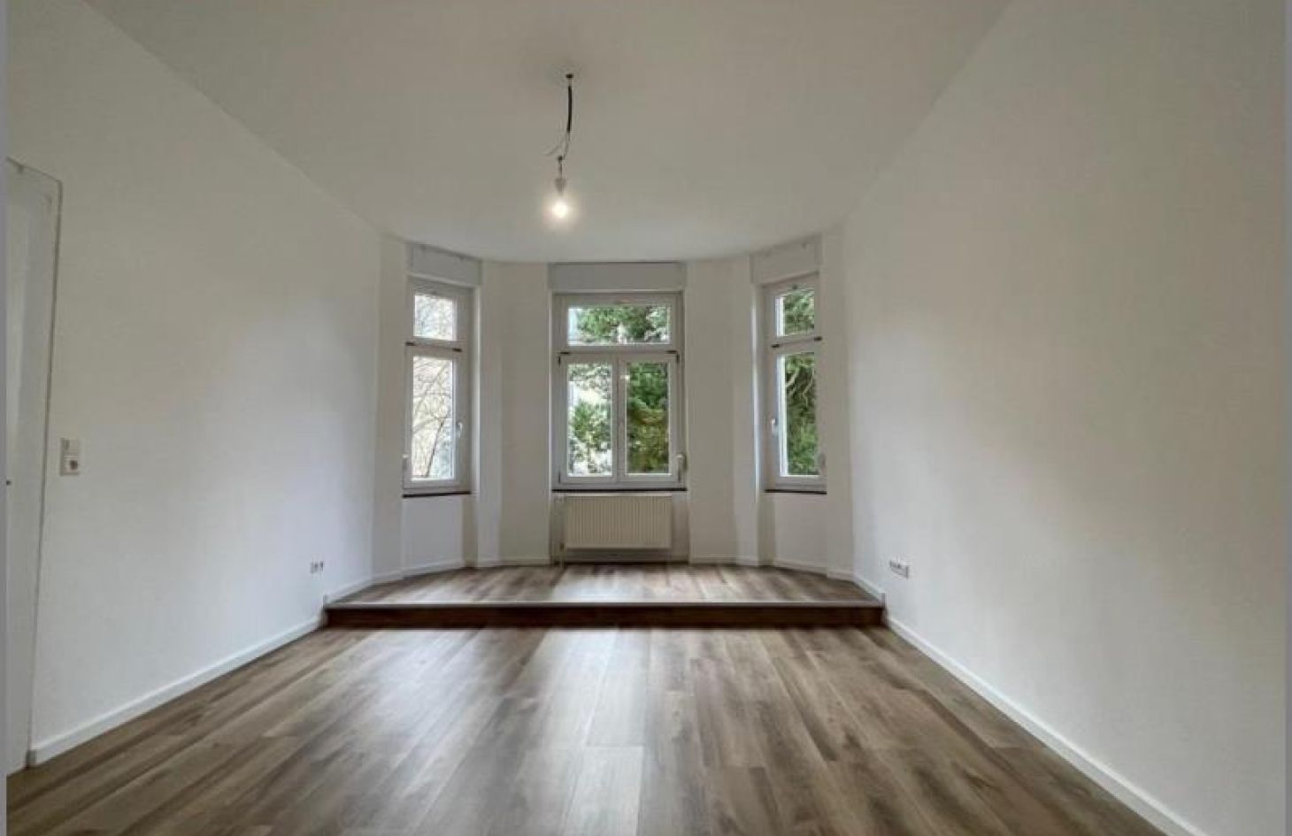 Zimmer 1 von Frisch sanierte 4-Zi.-EG-Wohnung in Altbauvilla mit 2 Stellplätzen in Achern bei Dhonau Immobilien-Makler Ortenau