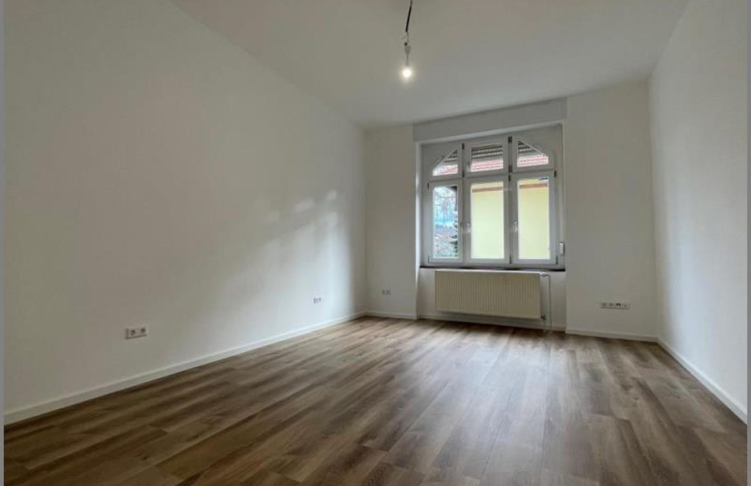 Zimmer 4 / Schlafen von Frisch sanierte 4-Zi.-EG-Wohnung in Altbauvilla mit 2 Stellplätzen in Achern bei Dhonau Immobilien-Makler Ortenau