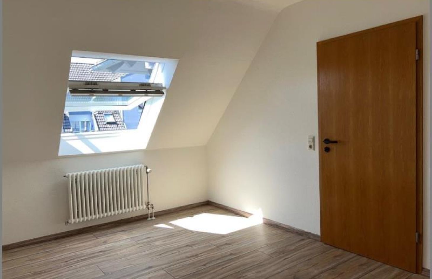 Schlafzimmer von 2-Zi.-DG-Wohnung. Tiefgarage. Aufzug. Zentral in Achern. in Achern bei Dhonau Immobilien-Makler Ortenau