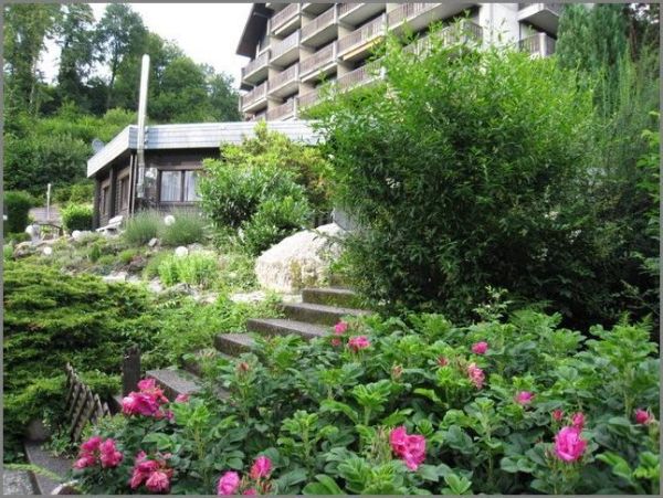 Bungalow mit Garten von Außergewöhnlich! EFH-(Ferien)-Bungalow Gaishöllpark in Sasbachwalden bei Dhonau Immobilien-Makler Ortenau