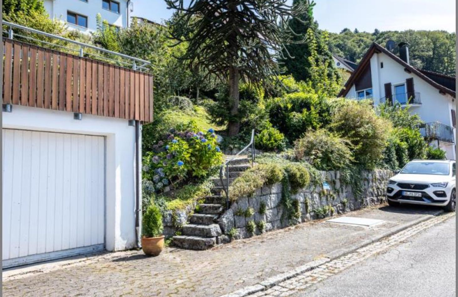 2-3 Stellplätze / 1 Garage von Einzugsbereit! Sehr gepflegtes, wohnliches Einfamilienhaus - auch mit ELW! in Ottenhöfen bei Dhonau Immobilien-Makler Ortenau