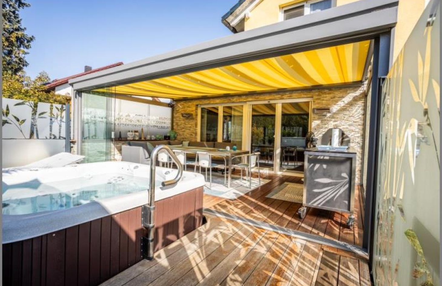 Terrasse von Schicke, moderne Wohlfühloase! DHH 1 von 2 in ruhiger Lage! in Oberkirch bei Dhonau Immobilien-Makler Ortenau