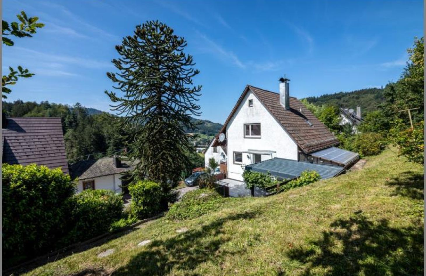 Ruhiges, grünes Grundstück von Einzugsbereit! Sehr gepflegtes, wohnliches Einfamilienhaus - auch mit ELW! in Ottenhöfen bei Dhonau Immobilien-Makler Ortenau