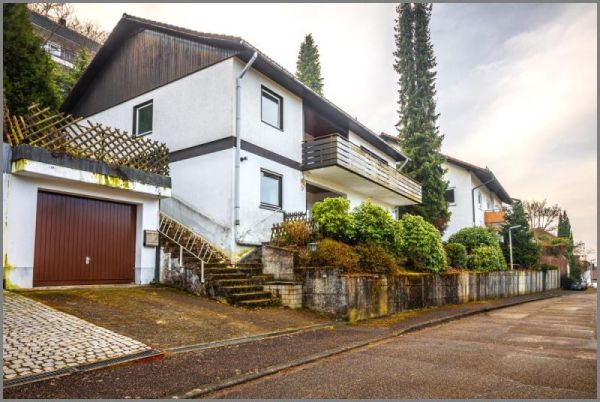 Wohnhaus mit Garage von Einfamilienhaus mit ELW in ruhiger Wohnlage in Lauf bei Dhonau Immobilien-Makler Ortenau